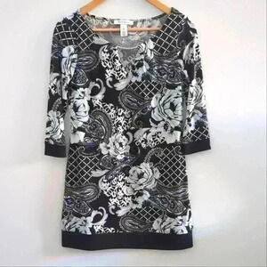 WHITE HOUSE BLACK MARKET | White/Black/Blue Floral 3/4 Length  Sleeve Dr…